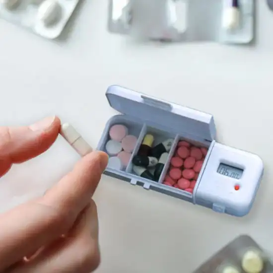 Elektronische Pillendosen und Medikamentenerinnerungen